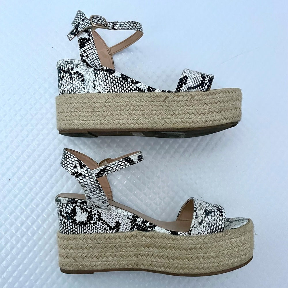 Snakeskin platform wedges size 6. LIKE NEW